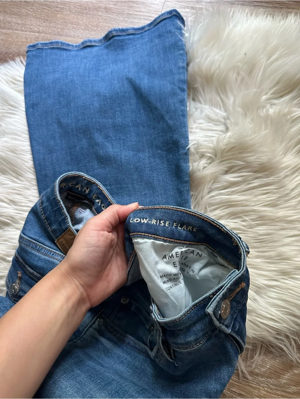 AMERICAN EAGLE Low Rise Flare Jean